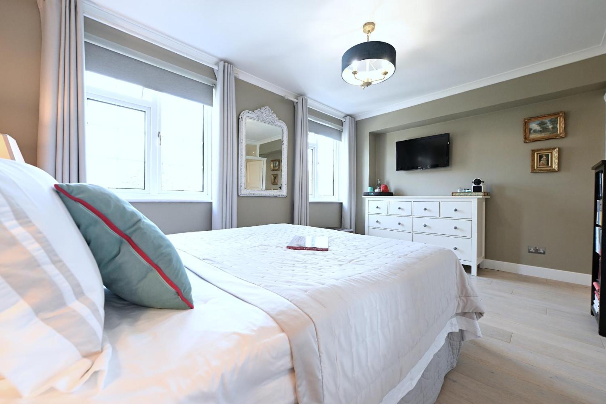 En-Suite Luxury Large Bedroom With Parking And Two Tickets To Kew Gardens Extérieur photo